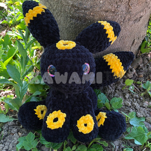 Peluche Blacky des ténèbres au crochet vue de face 2 - Kawami