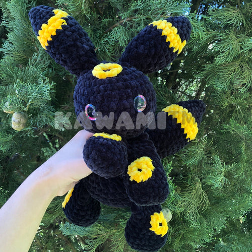 Peluche Blacky des ténèbres au crochet vue de face - Kawami