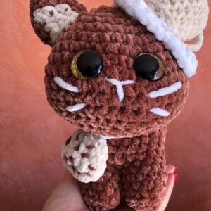 chaton tasse de lait renversé et cookie